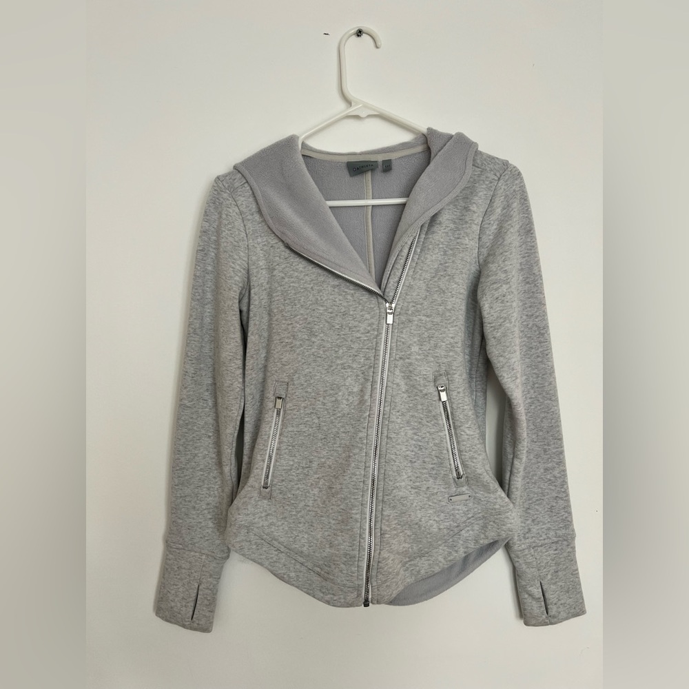 Athlete zip up